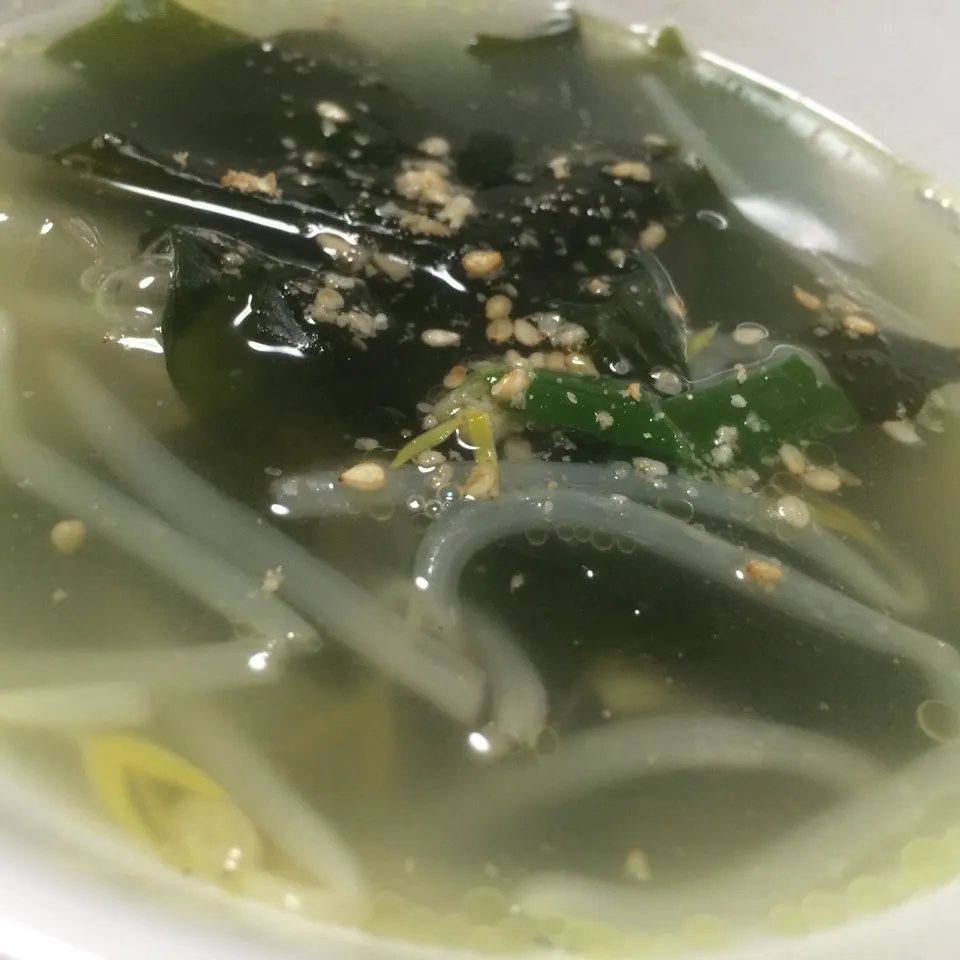 白ごま入りワカメスープ！|とみとみたろうの男子ごはん♪さん