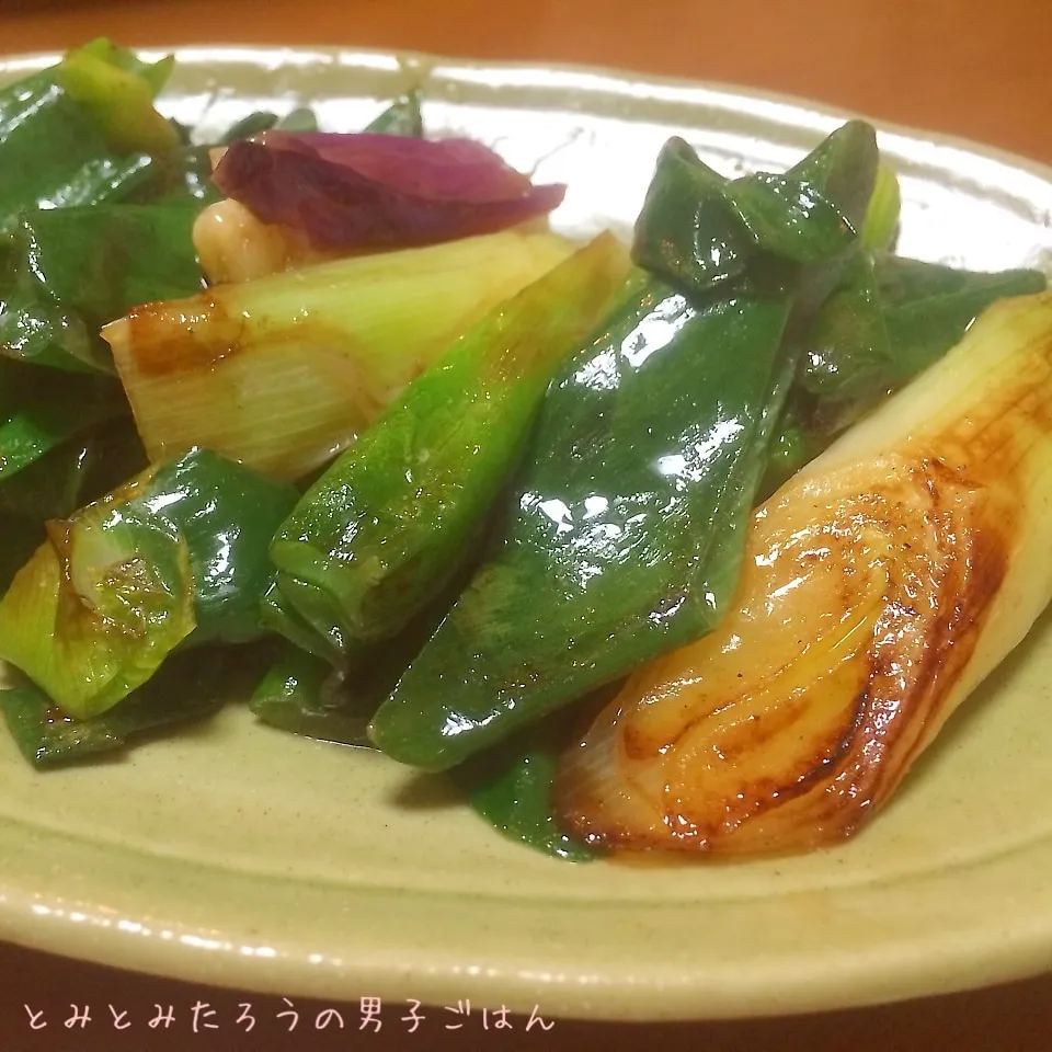 トロントロンな赤ネギと極太ネギの塩コショウ焼き〜！！|とみとみたろうの男子ごはん♪さん