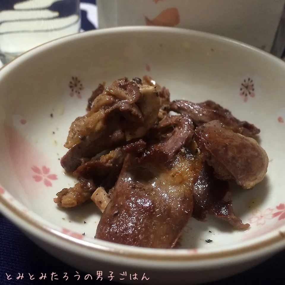 Snapdishの料理写真:豚肉心臓の塩コショウ焼きにブラックペッパー！！|とみとみたろうの男子ごはん♪さん