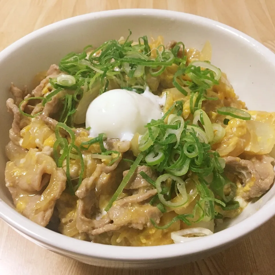 親子丼じゃないよ豚肉と白菜卵とじ丼|まぁたんさん