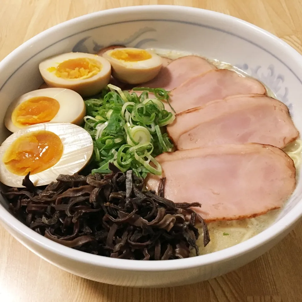 Snapdishの料理写真:博多長浜ラーメン|まぁたんさん