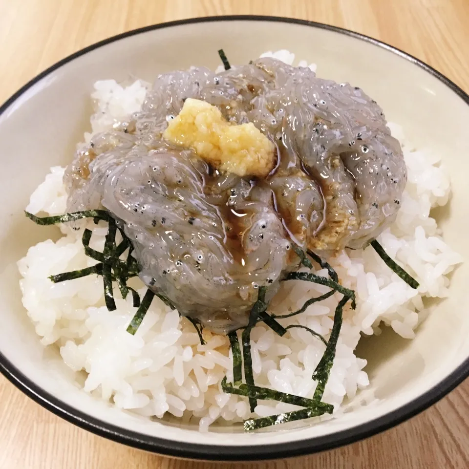 生しらす丼|まぁたんさん