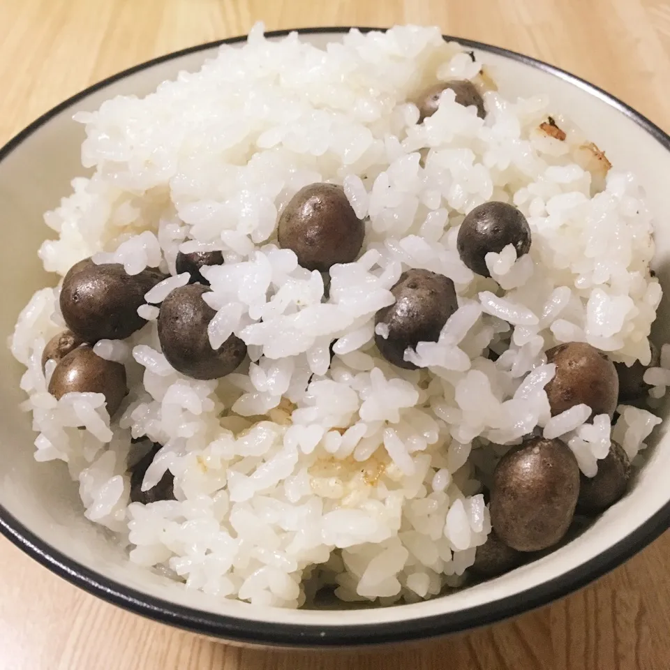 Snapdishの料理写真:【飯研】むかごご飯|まぁたんさん