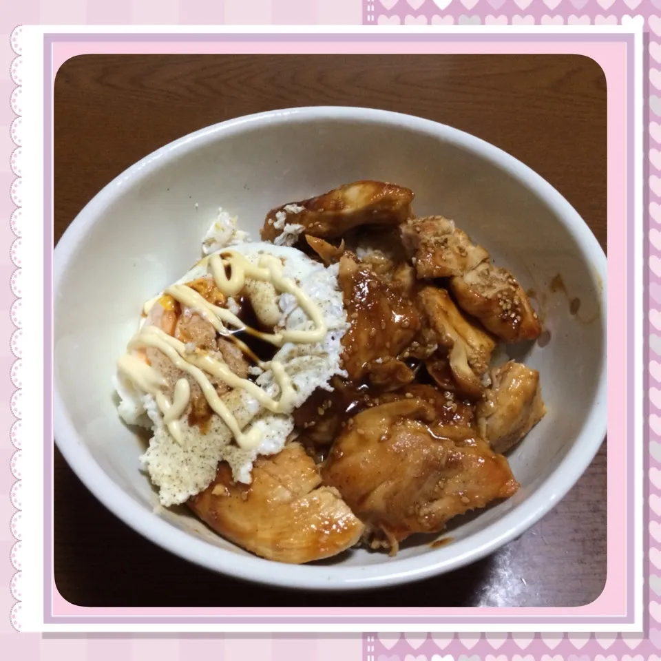 チキンソテー＆目玉焼き丼|まぁたんさん