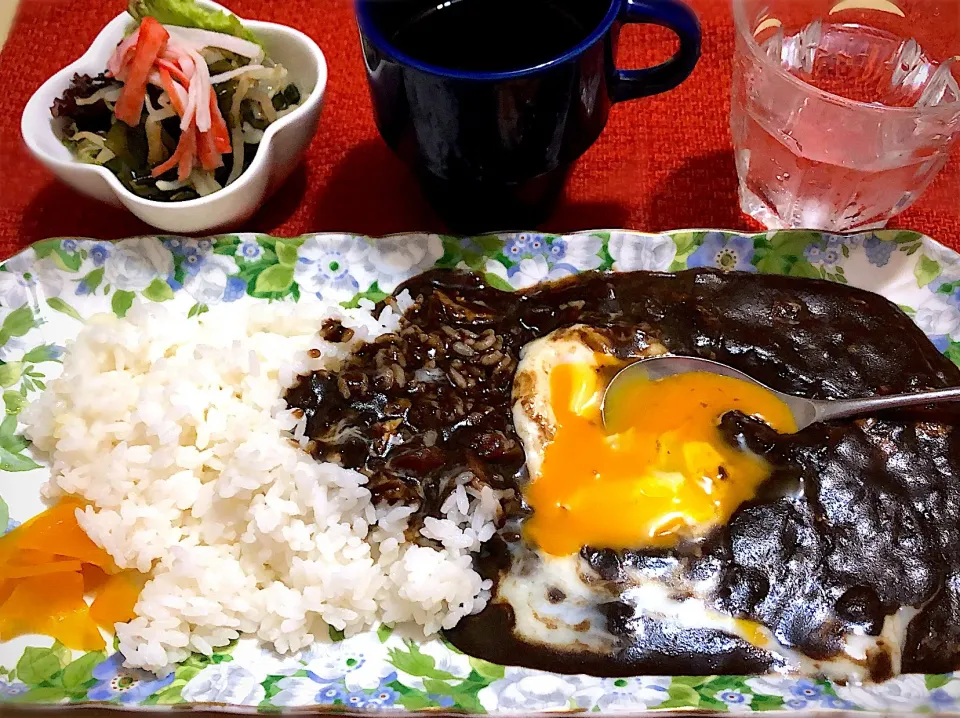 11／29昼食  #昼ごはん #レトルトカレー
辛めのブラックカレーに玉子とろ〜   酢の物残り   コーヒー   
‥今日はお一人様ランチなので、手抜き(〃ω〃)‥|おさんどんさん