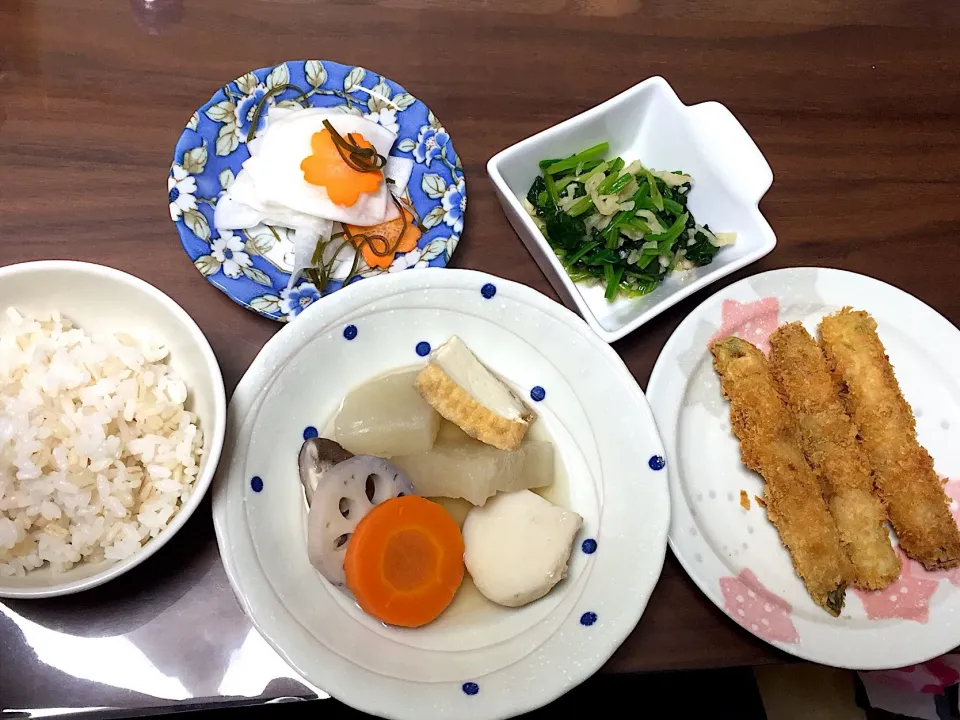 Snapdishの料理写真:煮物 アスパラ豚巻き揚げ ほうれん草と切り干し大根のお浸し かぶと人参のなます|おさむん17さん