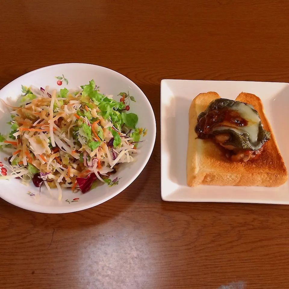 照り焼き海苔チーズチキンサンド＆サラダ|まぁたんさん