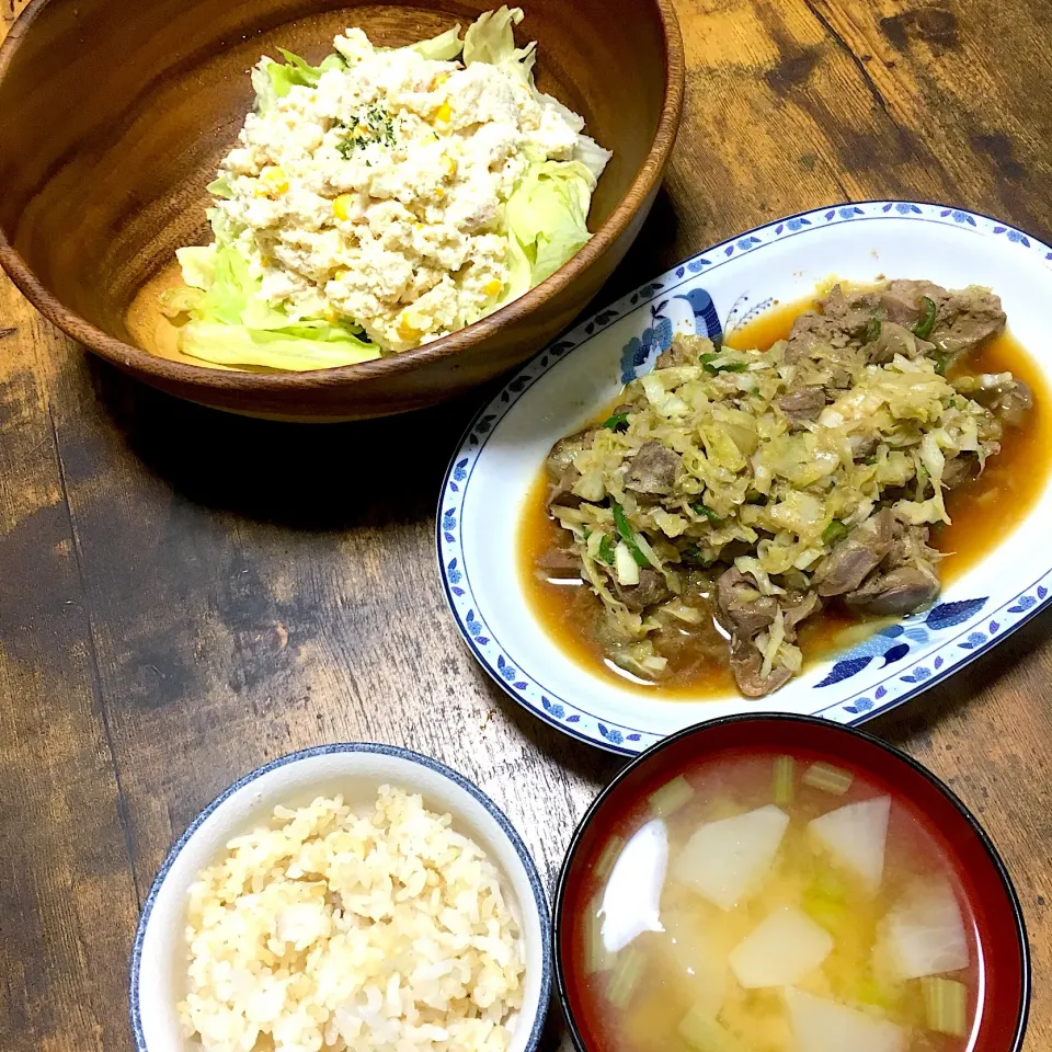 2018/11/28の夕食
#レバーとキャベツ炒め
#洋風うの花サラダ
#蕪の味噌汁
 #玄米入りご飯|Shirokoさん