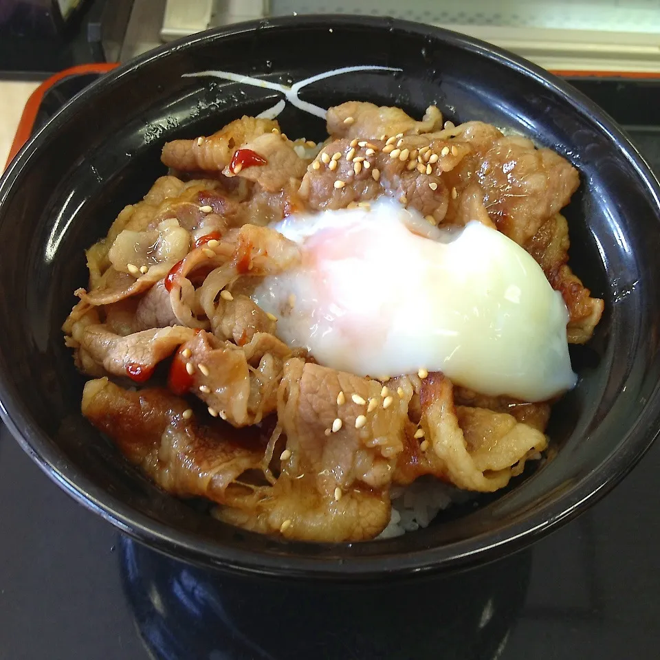 半熟玉子ｏｎ牛カルビ丼|まぁたんさん