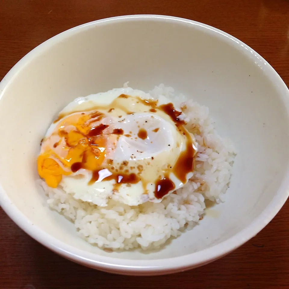 Snapdishの料理写真:目玉焼き丼|まぁたんさん