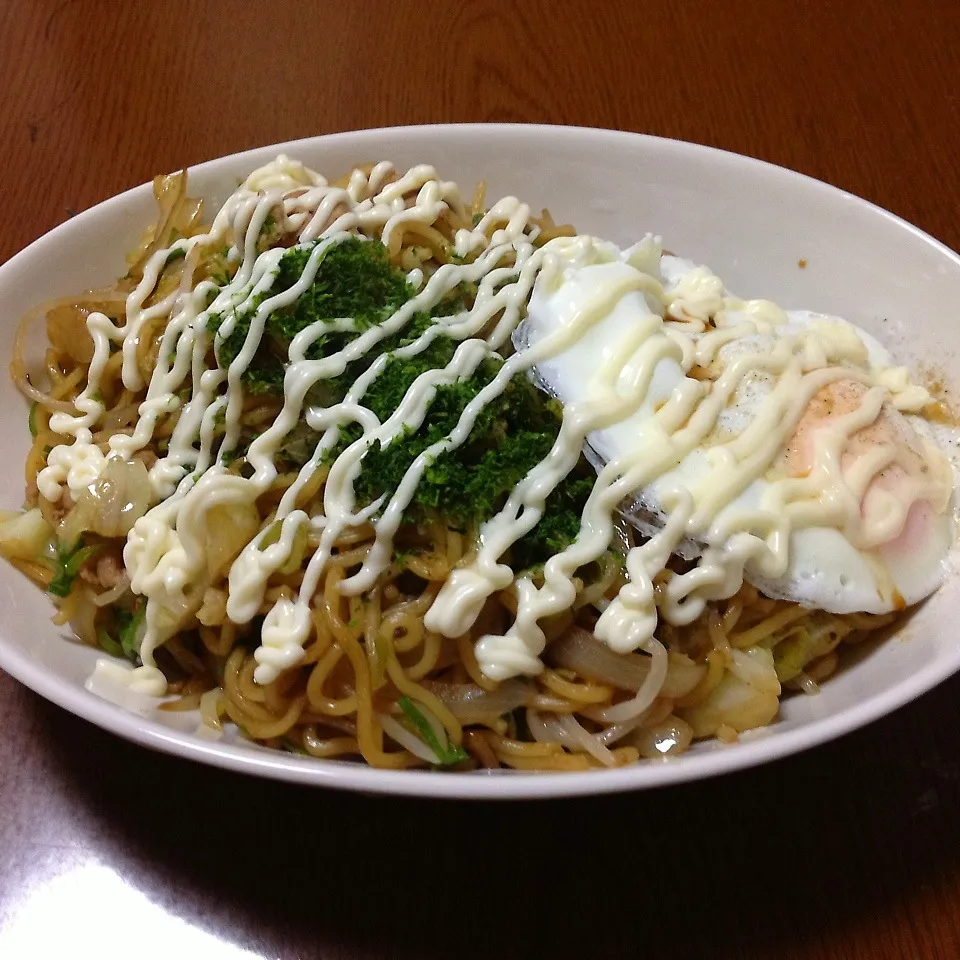 焼きそばOｎ目玉焼き|まぁたんさん