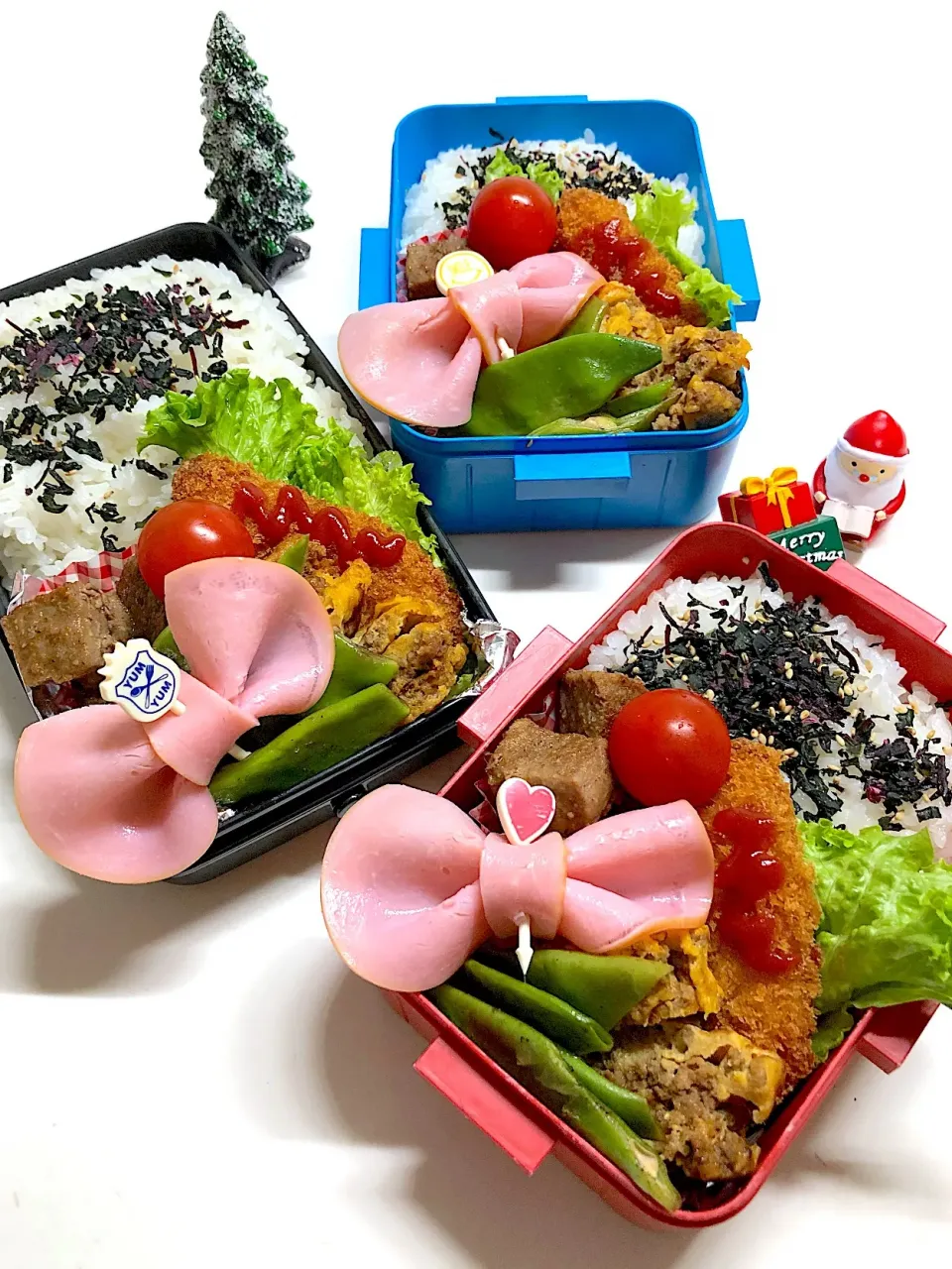 Snapdishの料理写真:最近はみ出す弁当🍙（爆笑）|三姉妹のママさん