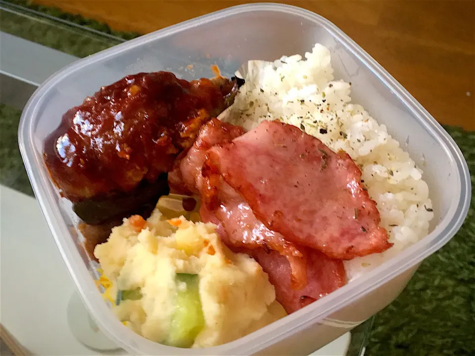 旦那が作ってくれたお弁当
#ピーマンの肉詰め #柚子胡椒の効いた #ポテトサラダ #ベーコン|AyuChさん