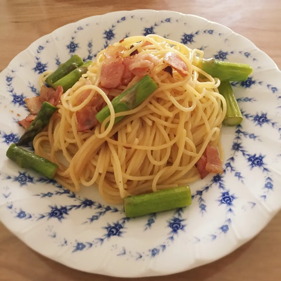 Snapdishの料理写真:アスパラベーコンの和風パスタ|さきさん