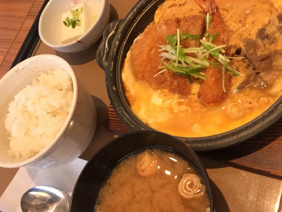 Snapdishの料理写真:ミックスとじ定食🍤|まさとさん