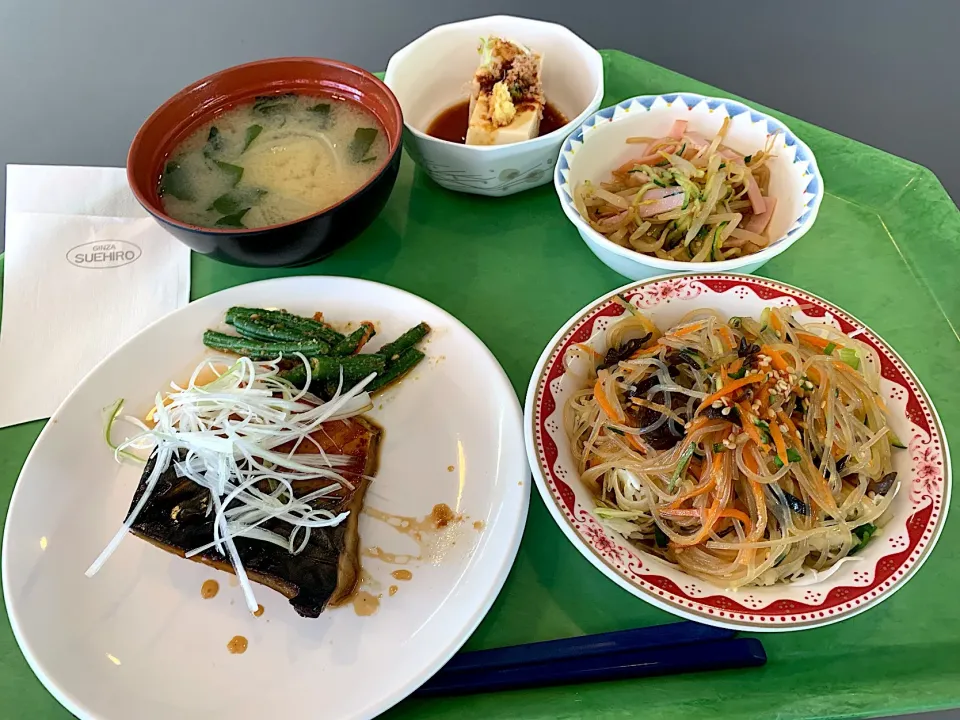 Snapdishの料理写真:鯖の生姜焼、冷奴、もやしとハムの中華和え、春雨とキャベツのサラダ、味噌汁|Tadahiko Watanabeさん