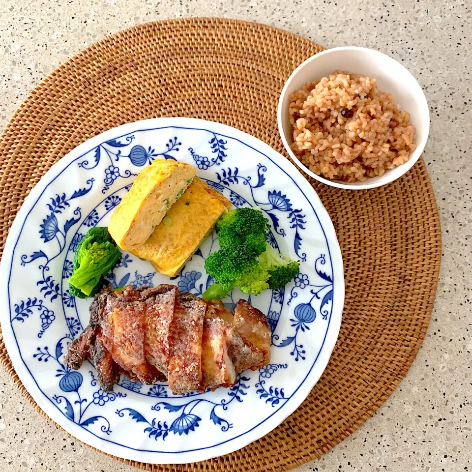 鶏もも肉竜田揚げ、青葱卵焼き、ブロッコリー、菜の花、寝かせ玄米|しーさん