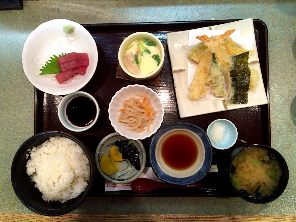 Snapdishの料理写真:日替り定食(天ぷら)|ばーさんさん