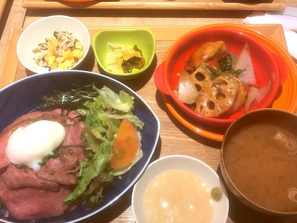 Snapdishの料理写真:ローストビーフ丼|ちゃむさん