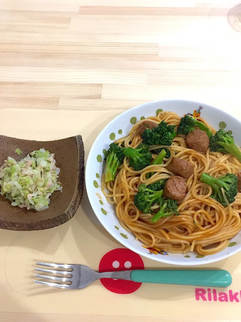 Snapdishの料理写真:・ミートボールパスタ

・飽きない副菜。ツナと白菜のピリ辛ラー油和え | つくおき | 作り置き・常備菜レシピサイト|ぺろたんさん