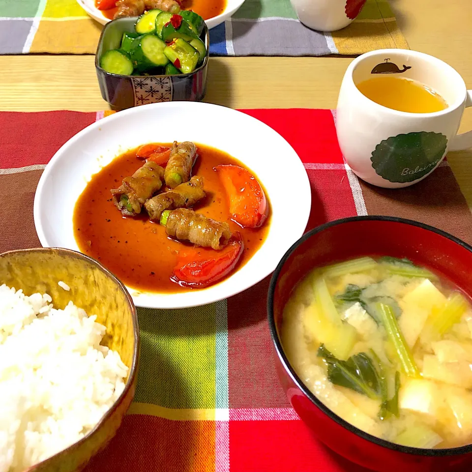 Snapdishの料理写真:アスパラ巻き
小松菜のお味噌汁
ピリ辛きゅうり|みねさん