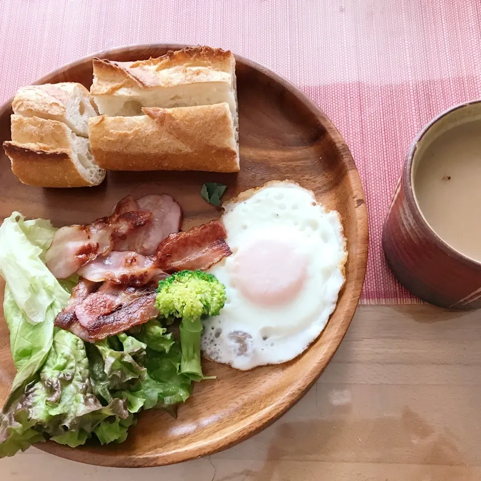 Snapdishの料理写真:フランスパンのモーニング🥖|ようこさん