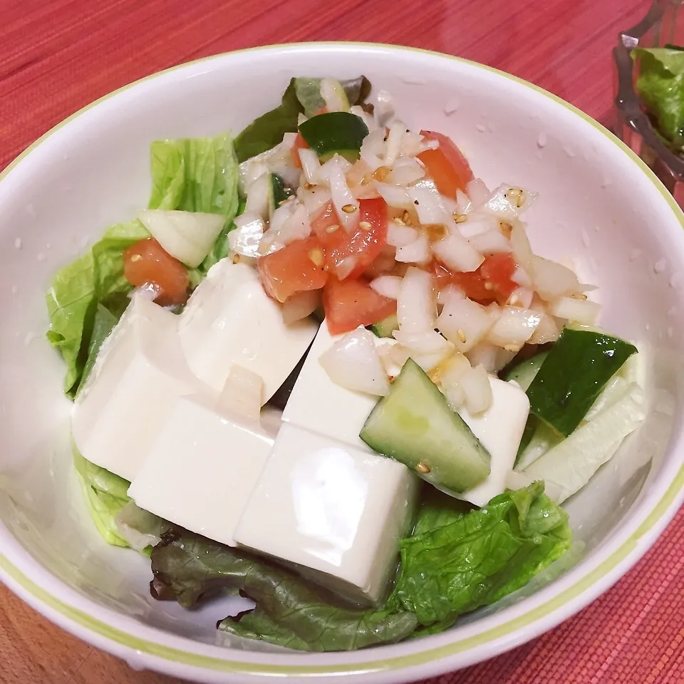 Snapdishの料理写真:豆腐のゴロゴロ野菜のサラダ|ようこさん