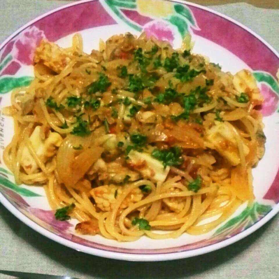 カニとイカとアサリのトマトソーススパゲッティ|やこめし亭さん