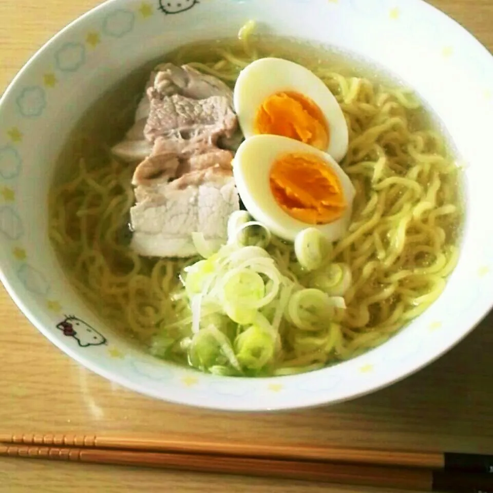 薄口醤油ラーメン|やこめし亭さん