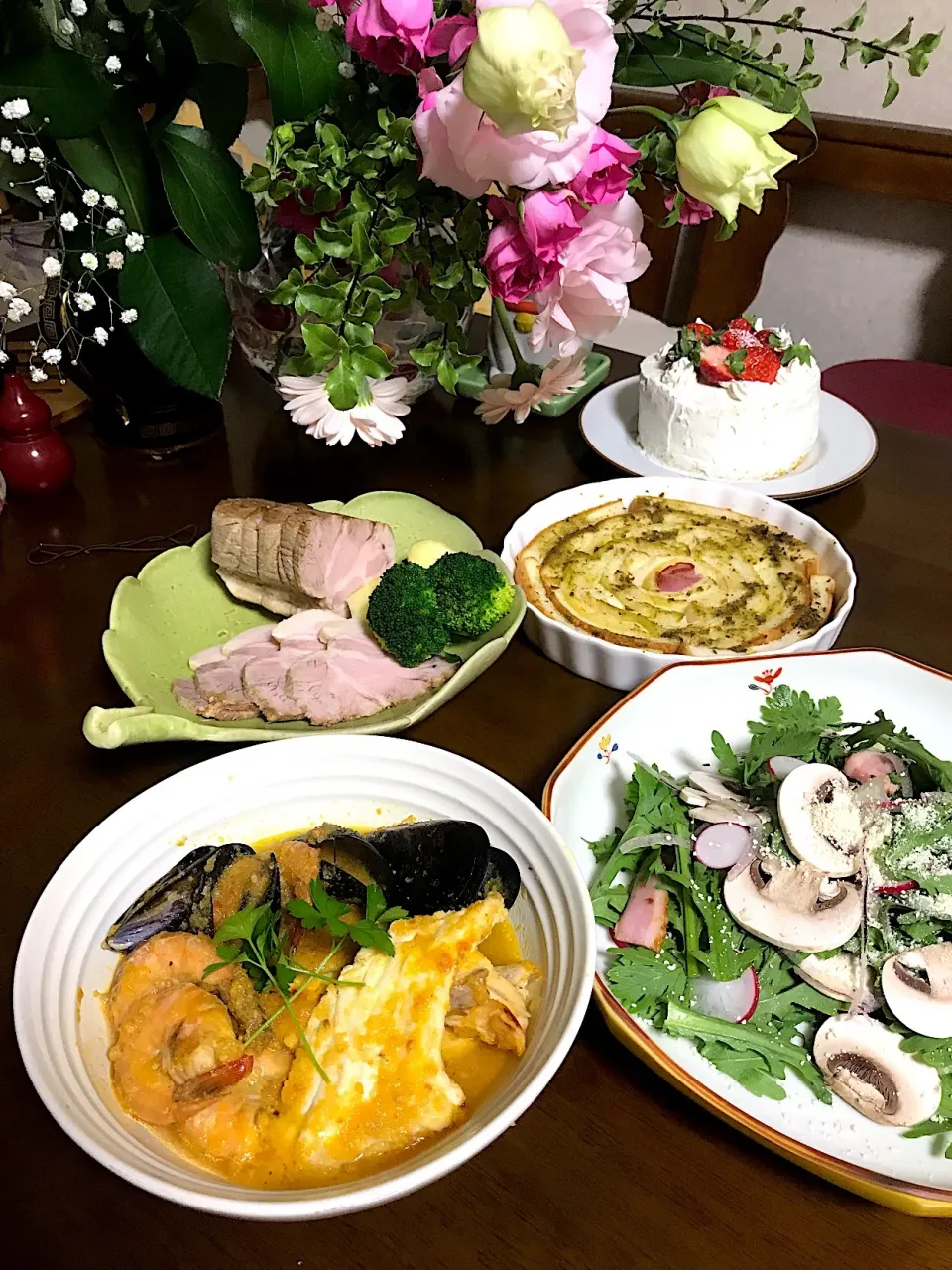 Snapdishの料理写真:るん♪さんの料理 春菊の甘酒シーザーサラダ♪とブイヤベースでささやかな退職祝い|とんちんさん