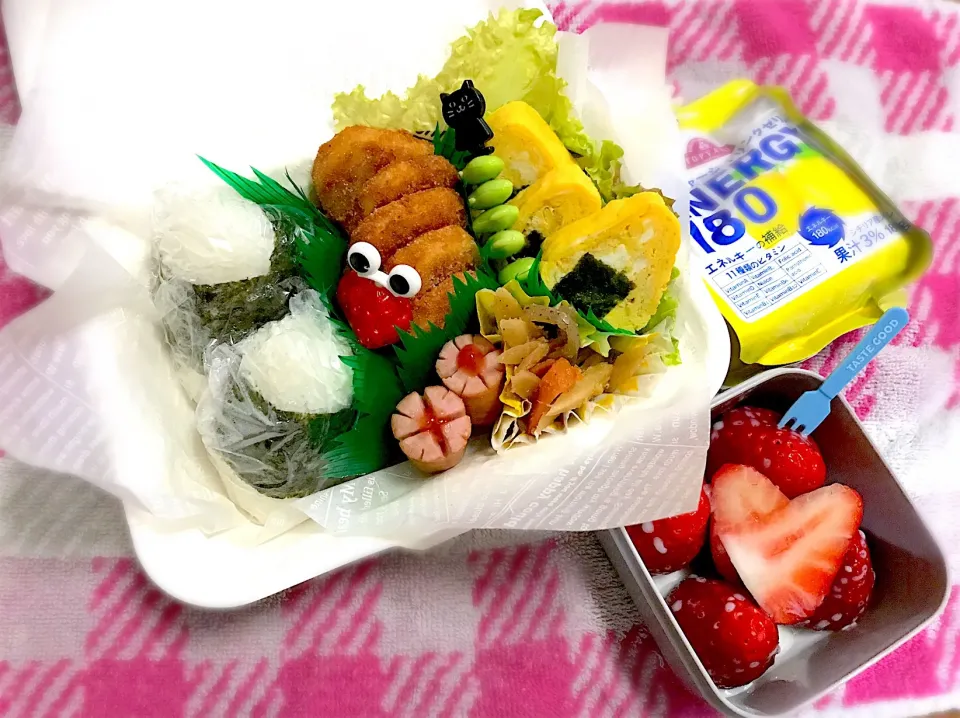 【おにぎり】弁当〜塩昆布おにぎり・高菜明太子おにぎり・山芋唐揚げ・おにぎり玉子焼き・きんぴら・ソーセージ・枝豆〜
 #お弁当  #おにぎり弁当  #おにぎり  #きゃら弁  #キャラ弁|華恋さん