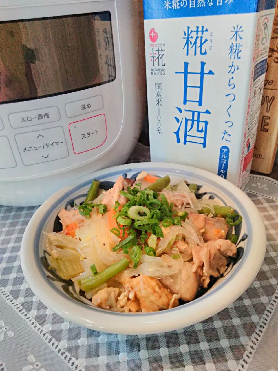 中華ベースに甘酒をいれて野菜を入れて圧力鍋で仕上げたあと茹でた春雨を入れてまぜあわせました！
美味しく仕上り大満足！(๑´ڡ`๑)(๑´ڡ`๑)
#電気圧力鍋#SnapDish #甘酒煮|しえりママさん