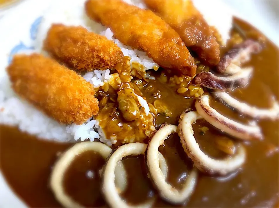 魚介三昧カレー弁当🦐🐟500g🍚、5辛🔥、イカ🦑、クリーミータルタルソーストッピング|buhizouさん