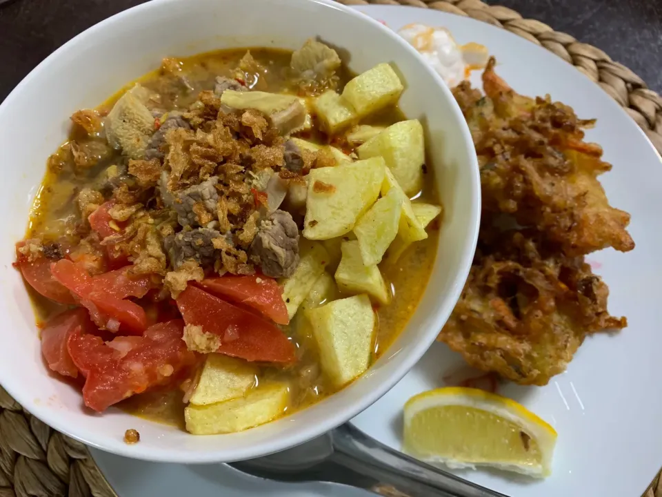 Soto betawi|yeni kartikasariさん