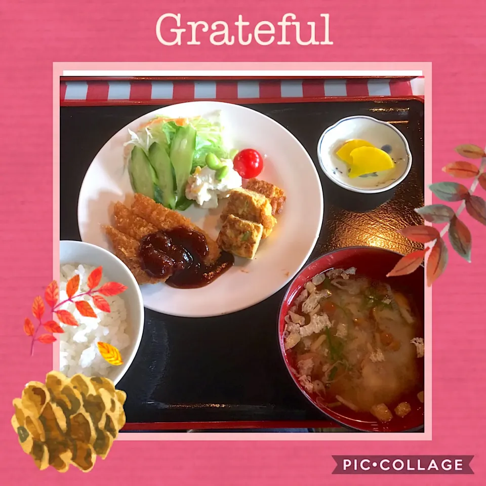 Snapdishの料理写真:本日の賄い（12/1  キャベツ入り玉子焼きとミニとんかつ☆）|かぴかぴさん