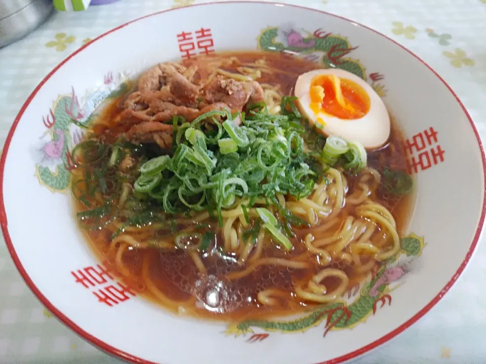 休日のお昼ご飯は、あり物でインスタントラーメン🍜😊|Mitsuhiro.Sさん