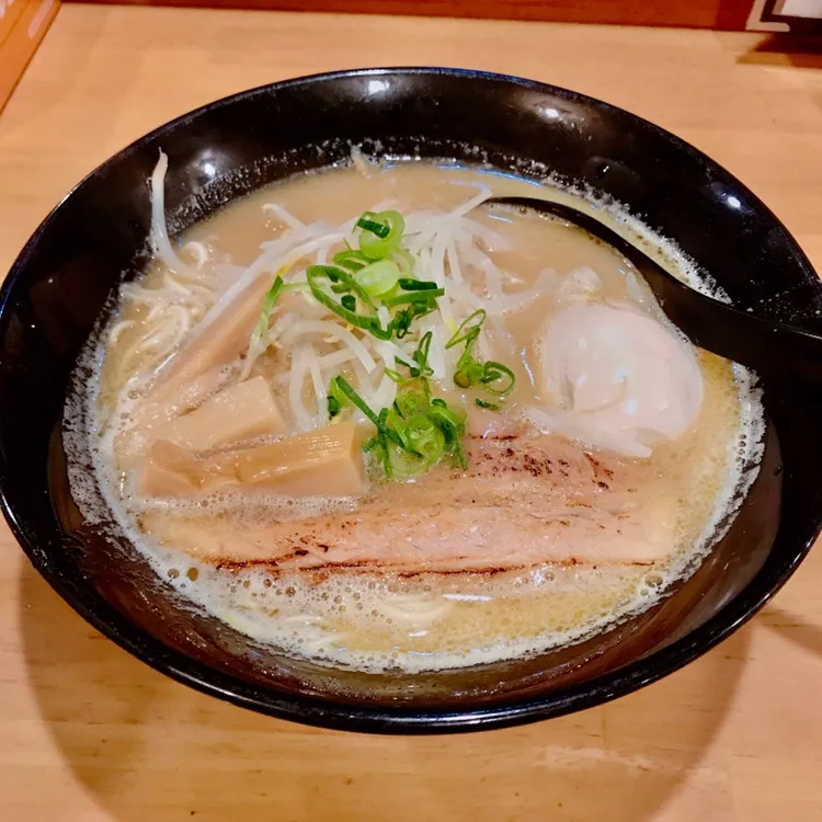 豚骨醤油ラーメン＋たまご🍜🥚|ちゃみこさん