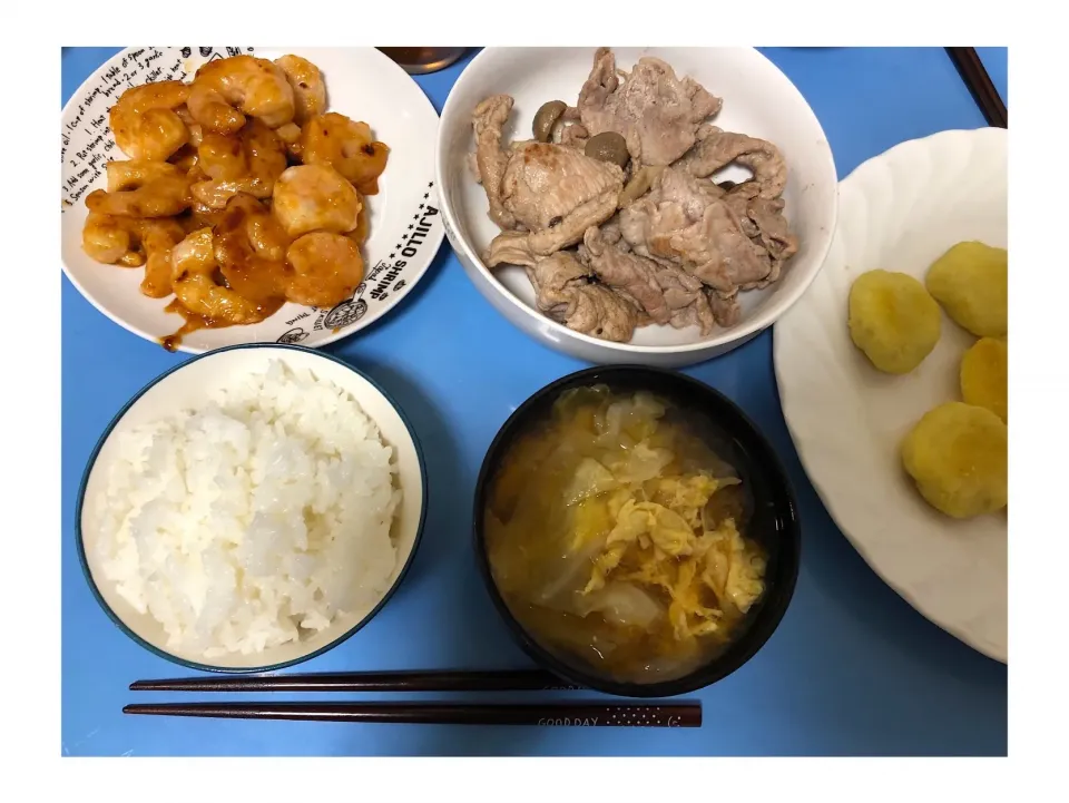 海老マヨ、豚肉としめじの塩コショウ炒め、白菜と卵の味噌汁、息子のさつまいもおやき|關谷留美伊(旧 佐藤)さん