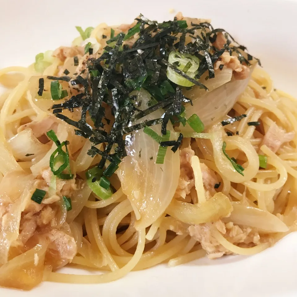 Snapdishの料理写真:ツナとにんにく醤油パスタ|ろぴさん