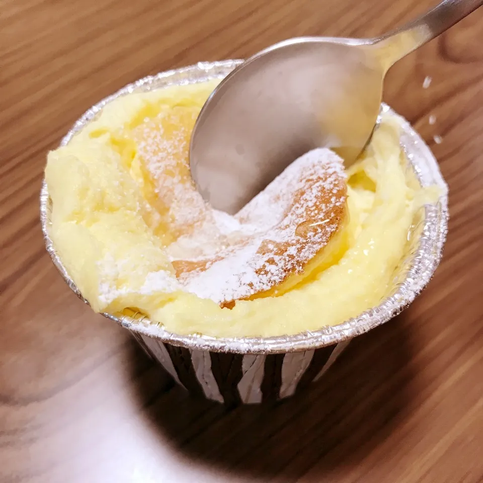 バニラアイスで濃厚スフレチーズケーキ|ろぴさん