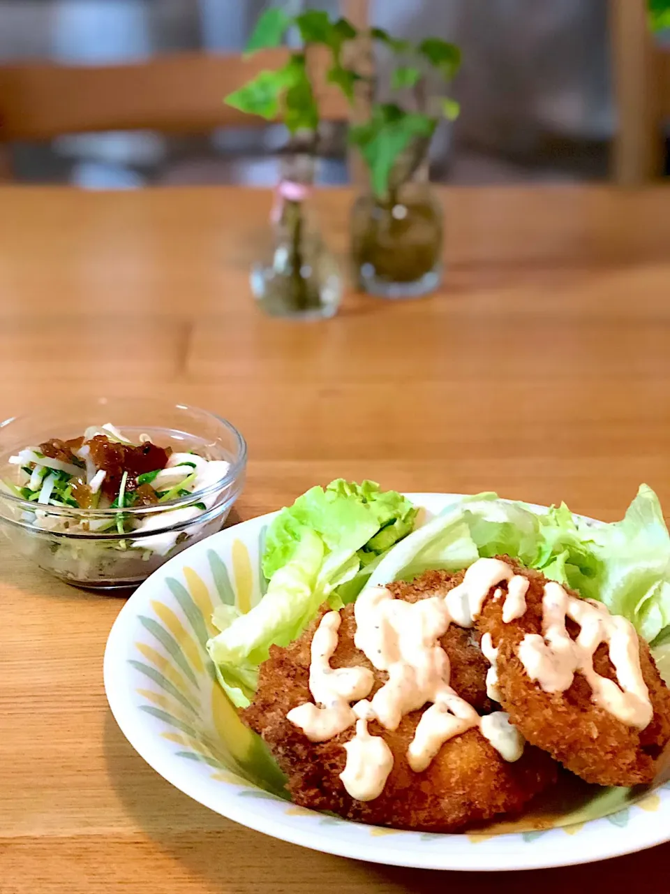 Snapdishの料理写真:チキンカツ&長芋と豆苗のサラダ🥗|mmさん