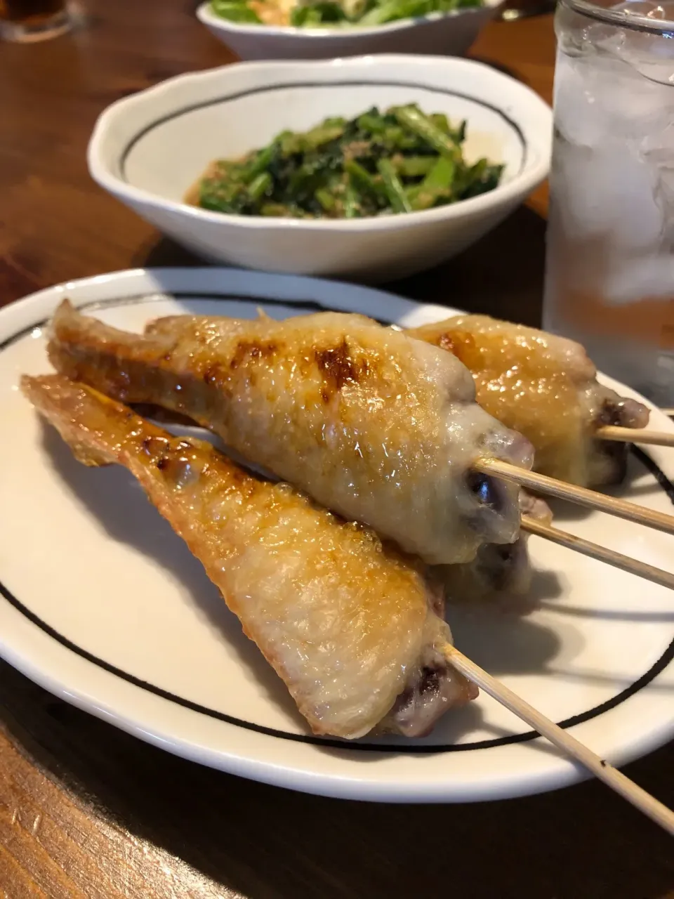 Snapdishの料理写真:12/2の夕食 鶏手羽先串焼きと青菜の胡麻和えに芋ロック|yoneさん