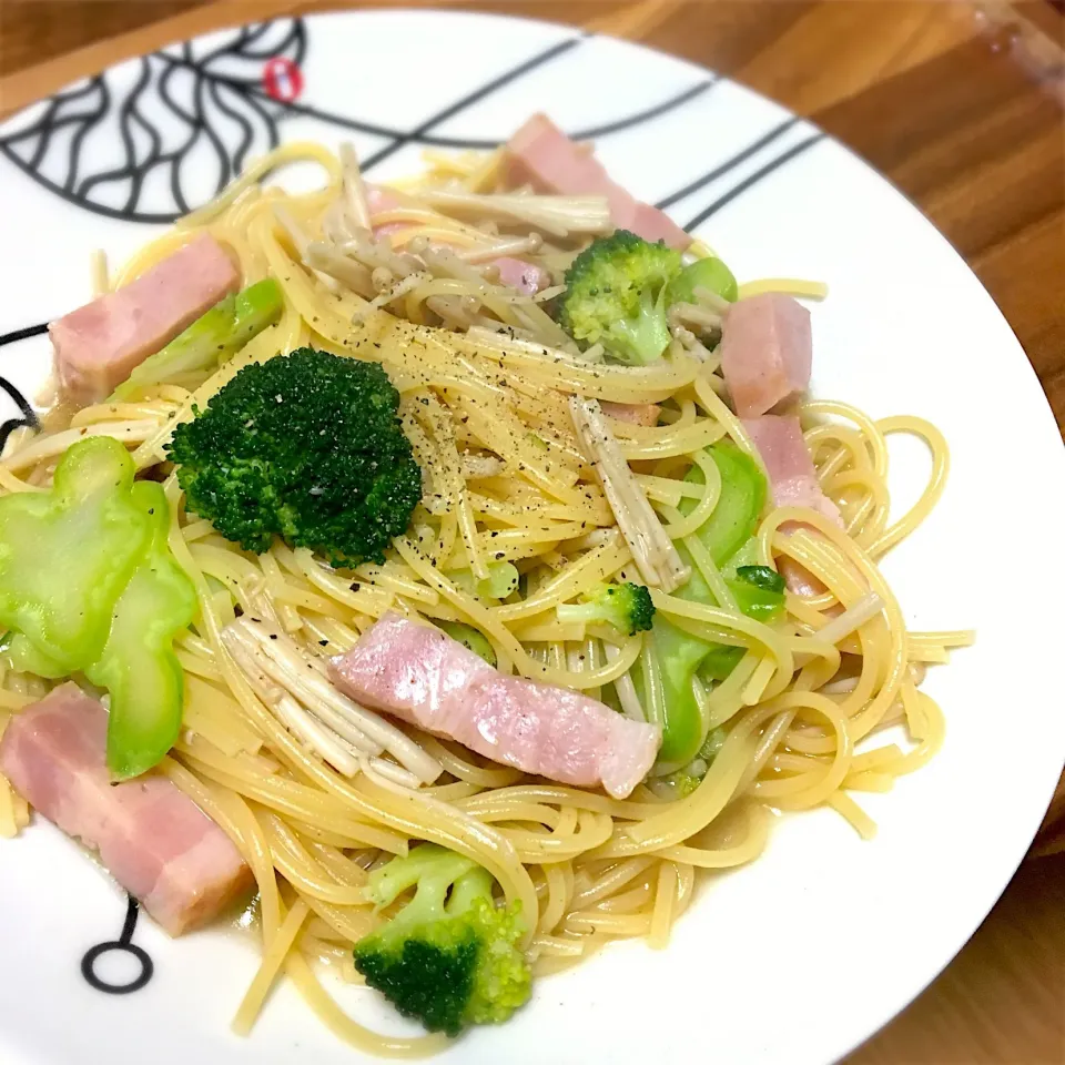 ベーコンとブロッコリーのパスタ🍝
和風の味付け✳︎|Nilsさん