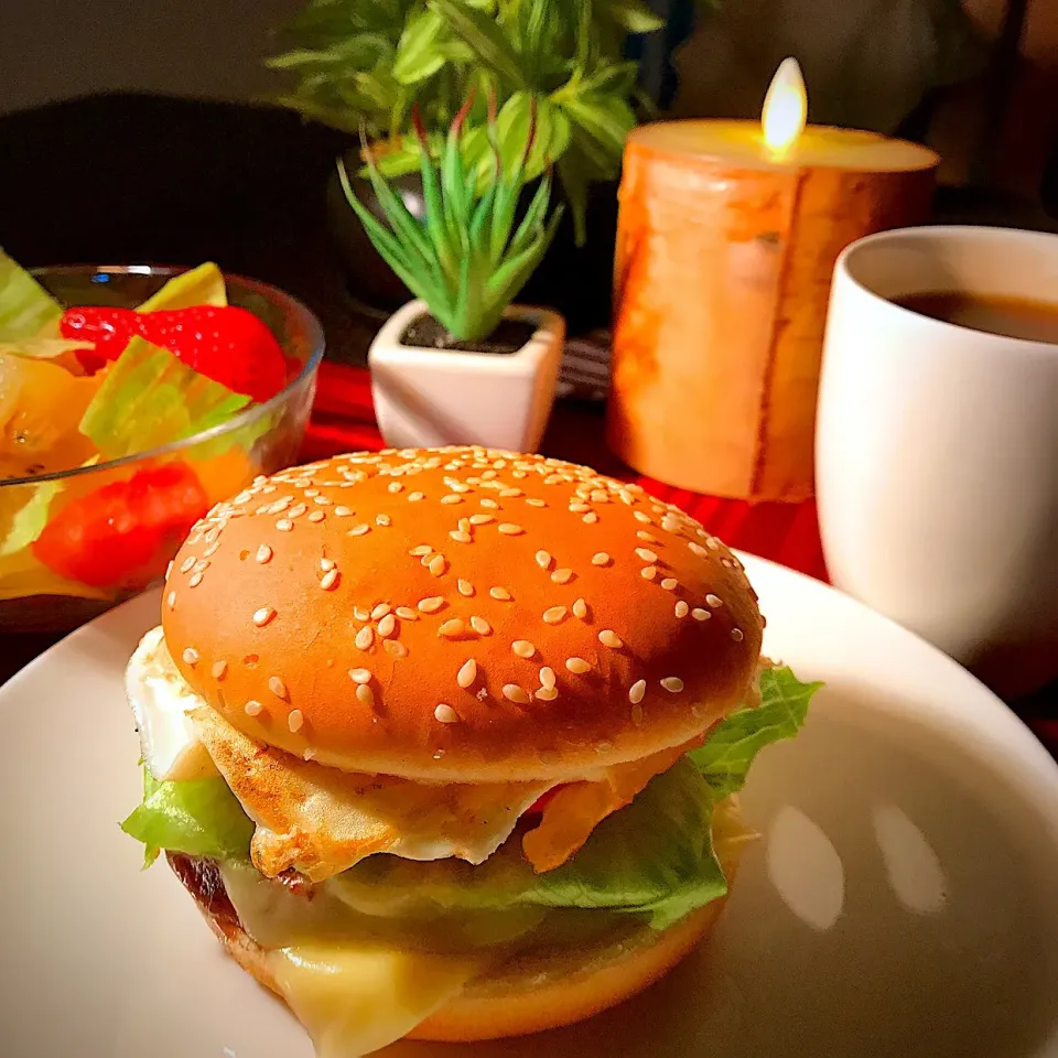 バンズを買って🍔照り焼きエッグバーガー  マクドナルド風(笑)        セットのお飲み物は如何なさいますか❓     またのご利用お待ちしております。な〜んて(笑)|Sの食卓さん