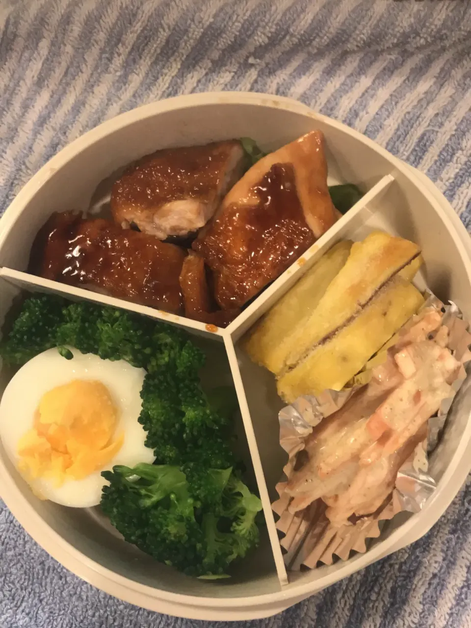 Snapdishの料理写真:照り焼きチキン弁当|みーやさん