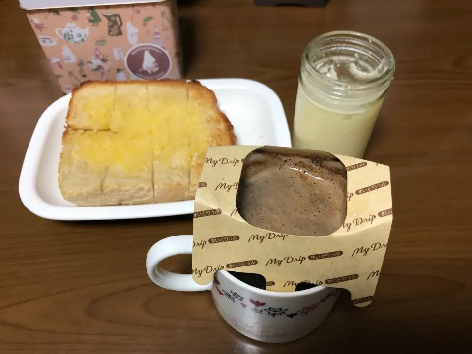 食パンに🍏🍎バターをぬって…☕️コスタリカを飲む朝|ma-ko omaさん