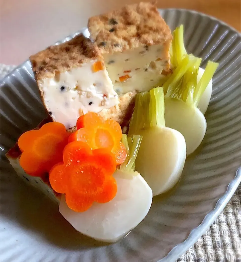 朝ごはんを食べよう😃鍋キューブを使って簡単❣️五目厚揚げと蕪のうま塩煮👏|あしゃぱんさん