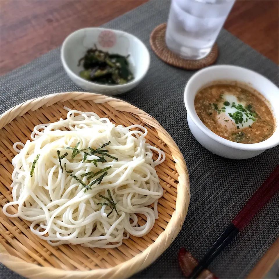 Snapdishの料理写真:ざるうどん／温卵・納豆・豆腐 #五島うどん|𓇼 Ⓢ Ⓗ Ⓘ Ⓝ Ⓞ Ⓑ Ⓤ 𓇼さん