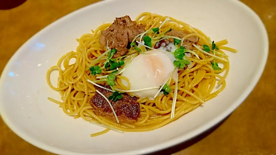 Snapdishの料理写真:ジョリーパスタで牛肉と半熟卵の醤油ソースパスタランチ|じょうさん