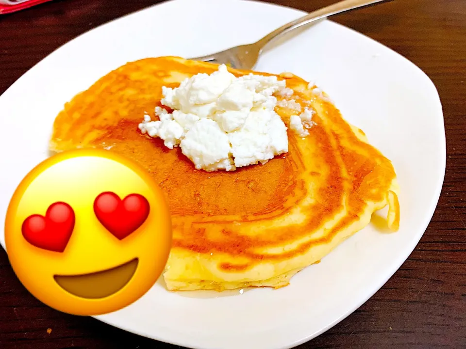 Snapdishの料理写真:自家製カッテージチーズのせパンケーキ🥞|mii’s⭐️お家ご飯さん